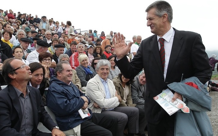 Jean Lassalle (zutik), Telesforo Monzonen pastoralean, François Hollanderen ondoan. (Bob EDME)