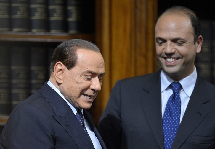 Berlusconi, PDLko idazkari nagusi Angelino Alfarorekin, artxiboko irudian. (Filippo MONTEFORTE/AFP) 