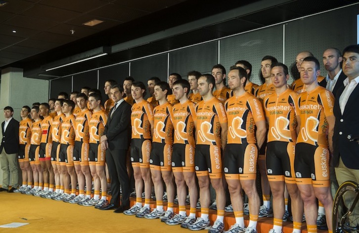 Presentación ofical del Euskaltel Euskadi. (Luis JAUREGIALTZO/ARGAZKI PRESS)