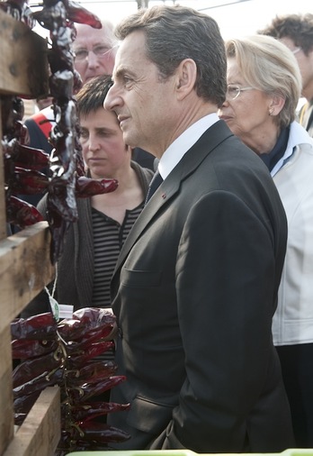 Sarkozy, durante su visita a Ipar Euskal Herria en marzo del año pasado. (Jon URBE/ARGAZKI PRESS)
