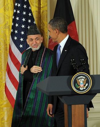 El presidente de EEUU, Barack Obama, y su homólogo afgano, Hamid Karzai. (Jewel SAMAD/AFP PHOTO)