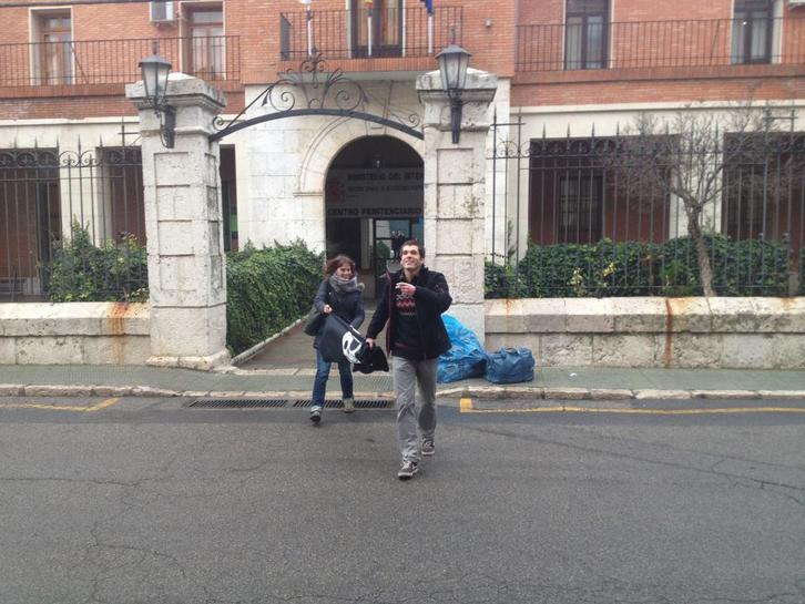 Markel Ormazabal espetxetik irtetzen. (vía twitter Xakue)