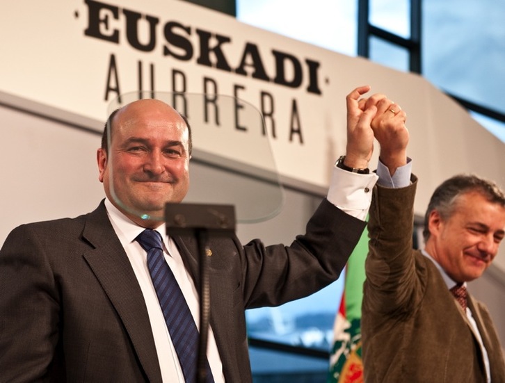 Andoni Ortuzar e Iñigo Urkullu, tras ser proclamado el primero presidente del PNV. (Jon HERNAÉZ/ARGAZKI PRESS)