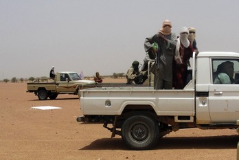Miembros del grupo islamista Ansar Dine en Kidal, una de las regiones que conforman el Azawad, territorio tuareg al norte de Mali. (Romaric OLLO HIEN/AFP PHOTO)