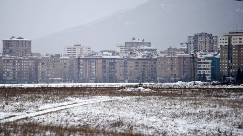 Elurrak estalita esnatu da Iruñea. (Iñigo URIZ/ARGAZKI PRESS) Elurrak estalita esnatu da Iruñea. (Iñigo URIZ/ARGAZKI PRESS)