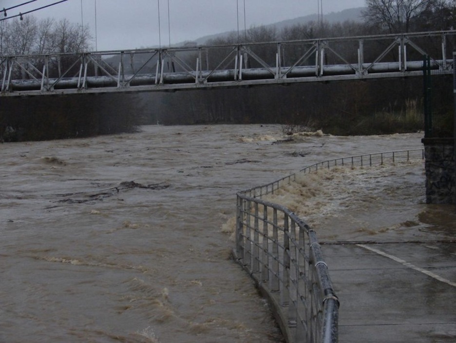 Lasarte-Oriako Michelin kirol gune pareko pasabidean gainezka egin du Oriak (@Txintxarrri) Lasarte-Oriako Michelin kirol gune pareko pasabidean gainezka egin du Oriak (@Txintxarrri)