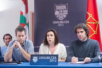 Udalbiltzako talde sustatzaileko kideak, gaurko agerraldian. (Gorka RUBIO/ARGAZKI PRESS)