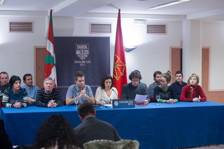 Udalbiltzako talde sustatzaileko kideak, gaurko agerraldian. (Gorka RUBIO/ARGAZKI PRESS)