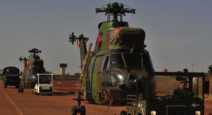 Helicópteros franceses, a su llegada a Mali. (Issouf SANOGO/AFP PHOTO)