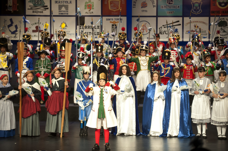 Acto de presentación de la tamborrada. (Juan Carlos RUIZ / ARGAZKI PRESS)