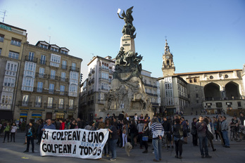 Concentración por Xuban Nafarrate un día despues de la huelga del 29 de marzo, en la Virgen Blanca de Gasteiz. (Juanan RUIZ/ARGAZKI PRESS)