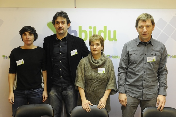 Amaia Agirresarobe, Pello Urizar, Rebeka Ubera eta Rufi Etxeberria, gaurko agerraldian. (ARGAZKI PRESS)