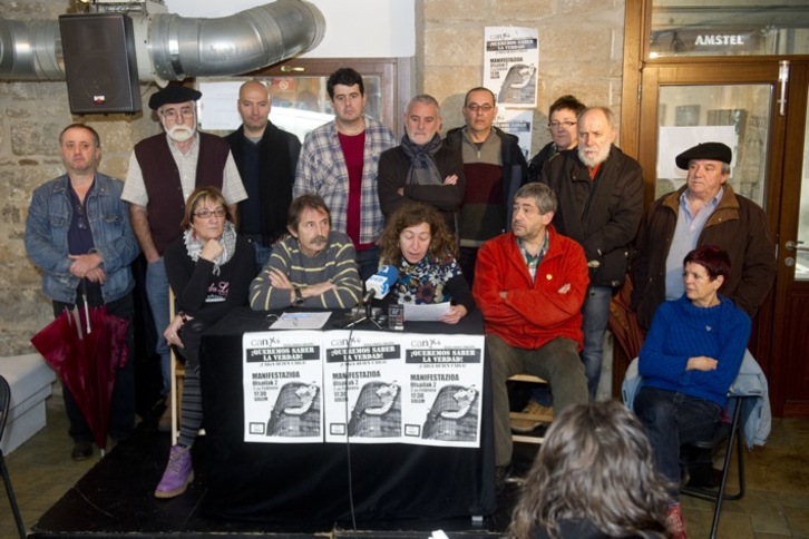 Comparecencia que han ofrecido hoy miembros de Kontuz! y ciudadanos anónimos en Iruñea. (Iñigo URIZ/ARGAZKI PRESS)