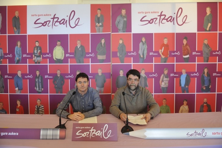 Hasier Arraiz eta Joseba Alvarezek eman dute Sorturen prozesuaren berri. (Jon URBE/ARGAZKI PRESS)