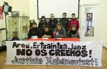 Representantes de Herrira y del movimiento juvenil de Gasteiz, en su comparecencia. (Raúl BOGAJO/ARGAZKI PRESS) (