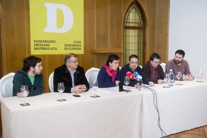 D ereduan matrikulatzearen alde agerraldia egin dute hainbat eragilek, Iruñean. (Iñigo URIZ/ARGAZKI PRESS)