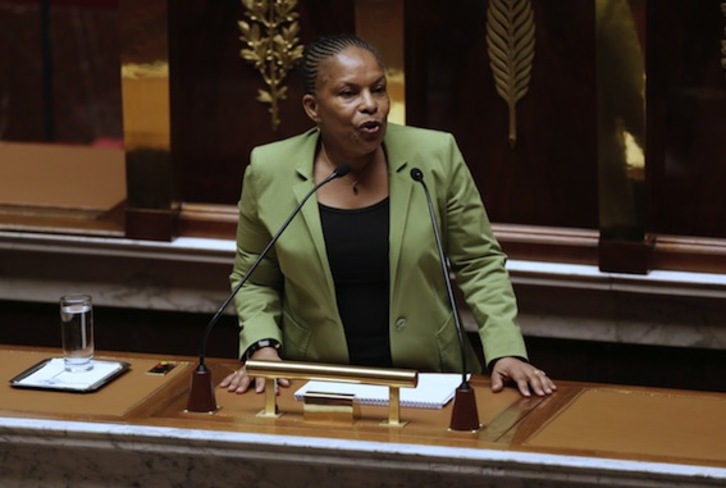 La ministra francesa de Justicia, Christiane Taubira, durante su intervención. (Jacques DEMARTHON/AFP PHOTO)