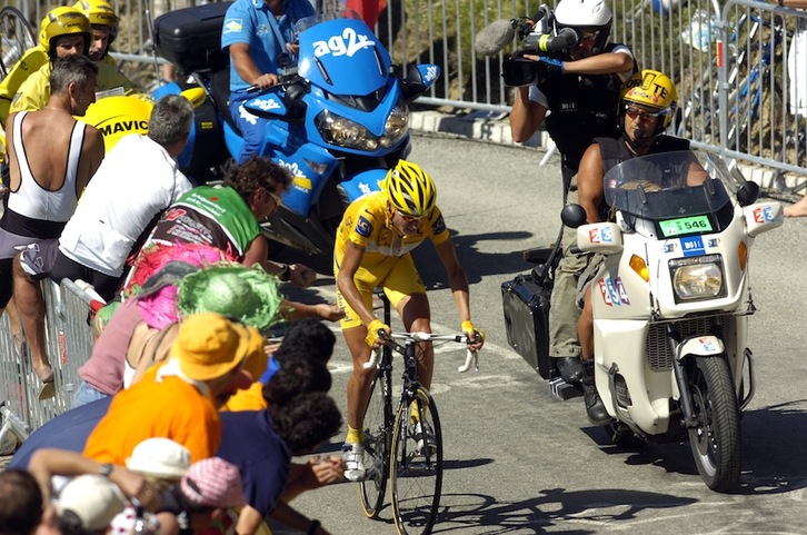 Rasmussen, en el Tour de 2007, durante la subida al Col d´Aubisque. (Jagoba MANTEROLA/ARGAZKI PRESS)