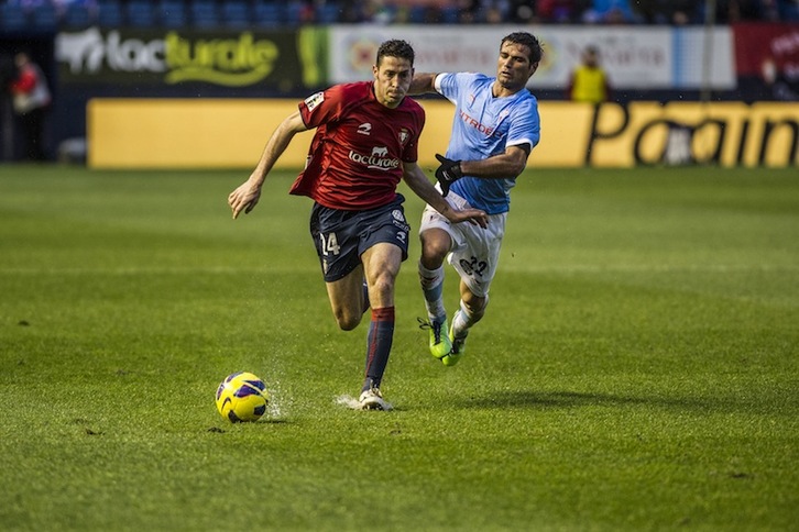 Damiá se escapa de su marcador en una jugada del partido. (Lander Fdz. ARROIABE/ARGAZKI PRESS)