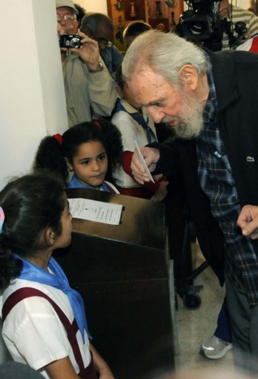 El líder de la Revolución cubana acudió a votar por primera vez desde 2006. (Marcelino VAZQUEZ/AFP PHOTO)