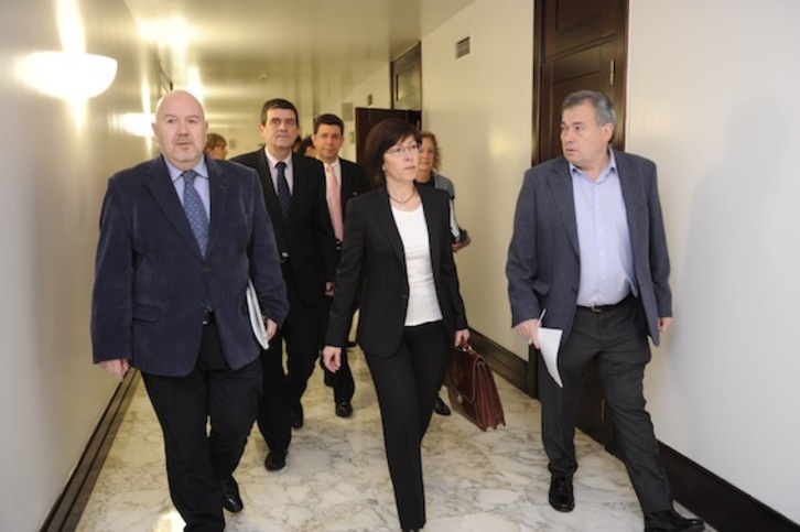La consejera de Seguridad de Lakua, Estefanía Beltrán de Heredia, en los pasillos del Parlamento de Gasteiz. (ARGAZKI PRESS)