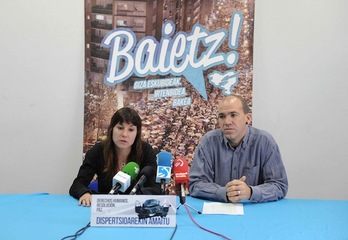 Nagore García y Jon Garay, portavoces de Herrira, han comparecido en Bilbo. (ARGAZKI PRESS)