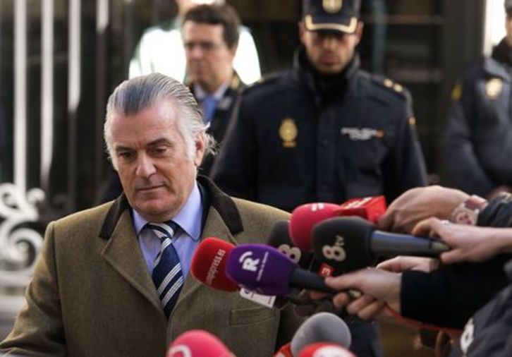 El extesorero del PP Luis Bárcenas, tras prestar declaración ante la Fiscalía Anticorrupción. (Pierre-Philippe MARCOU/AFP PHOTO)