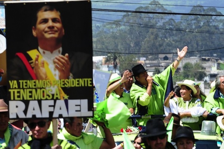 Caravana electoral de Alianza País en Machachi, cerca de Quito. (Rodrigo BUENDIA/AFP)