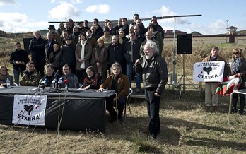 Acto celebrado en enero del año pasado frente a la cárcel de Logroño. (Jagoba MANTEROLA/ARGAZKI PRESS)
