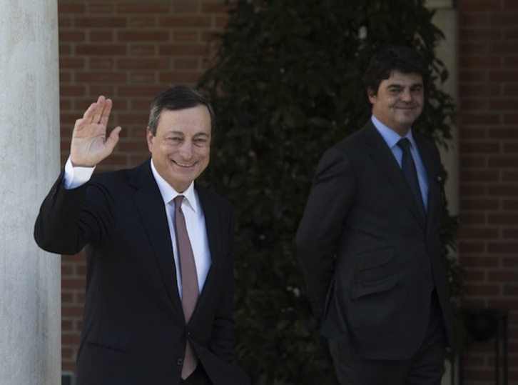El presidente del Banco Central Europeo, Mario Draghi, a su llegada a la Moncloa. (Dani POZO/AFP)