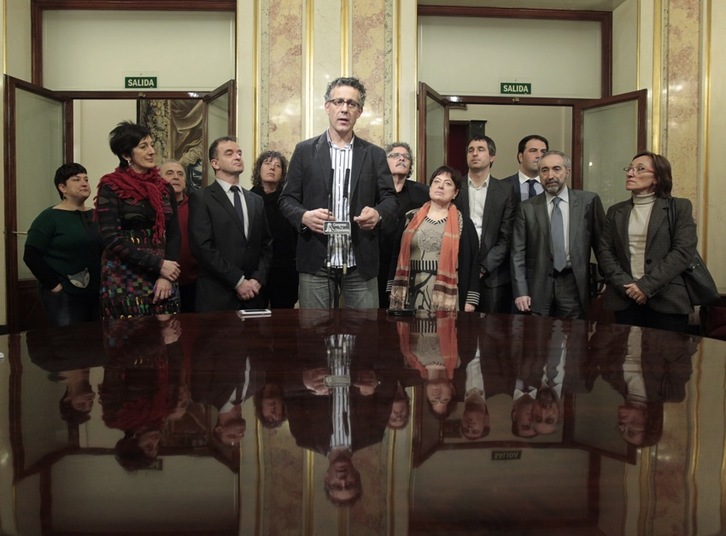 Los diputados de Amaiur, ERC y BNG han anunciado que recurrirán el veto. (NAIZ.INFO)