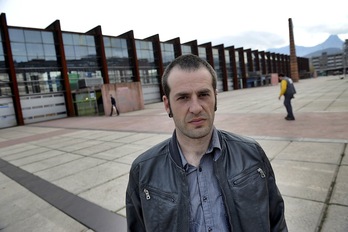 Aiert Goenaga, Landako aurrean hartutako irudian. (Marisol RAMIREZ/ARGAZKI PRESS)