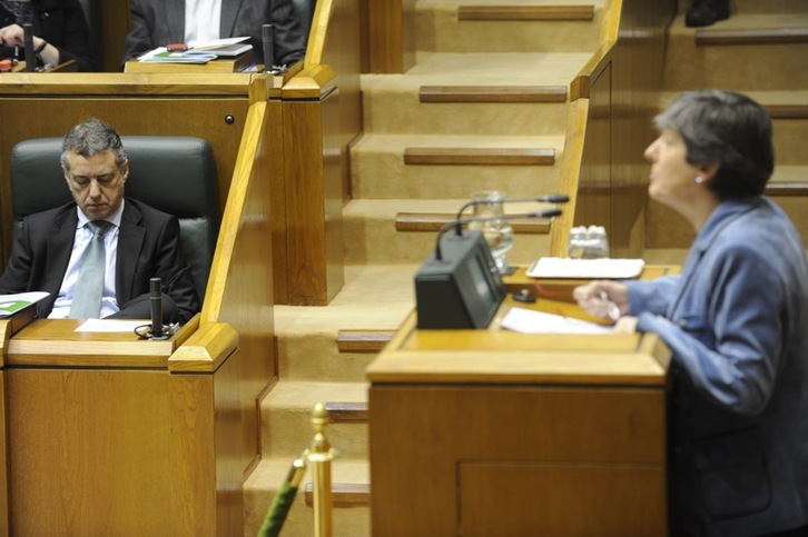 Laura Mintegi, en un momento de su intervención en el pleno. (ARGAZKI PRESS)