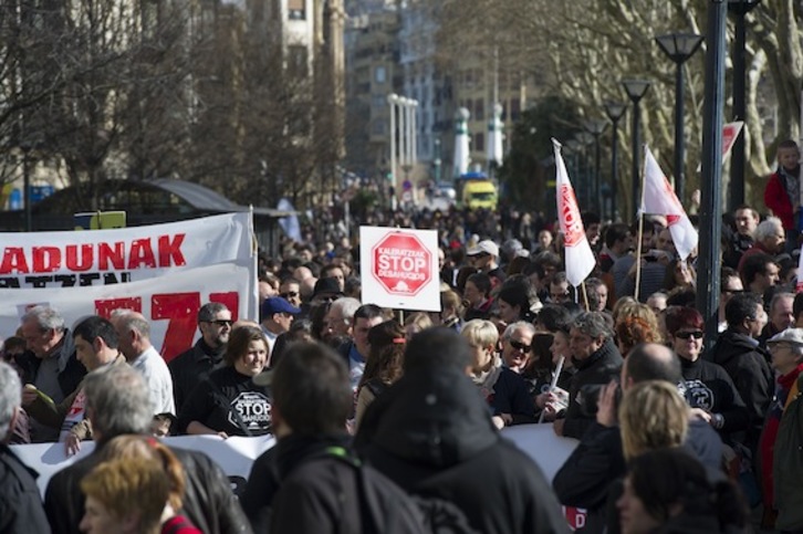 Manifestación contra los desahucios en Donostia. (Gorka RUBIO/ARGAZKI PRESS)