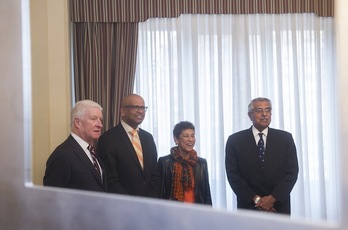 De izquierda a derecha, Chris Maccabe, Ram Manikkalingam, Aracelly Santana y Satish Nambiar. (Luis JAUREGIALTZO/ARGAZKI PRESS)