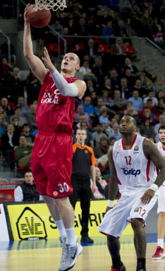 Imagen de un partido entre Caja Laboral y Olympiacos. En la imagen, Lampe. (Raul BOGAJO/ARGAZKI PRESS)