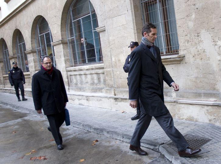 Urdangarín entrando a las dependencias judiciales en Palma. (Jaime REYNA / AFP)