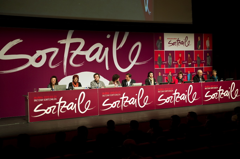 Promotores de Sortu, al inicio del Congreso. (Idoia ZABALETA/ARGAZKI PRESS)
