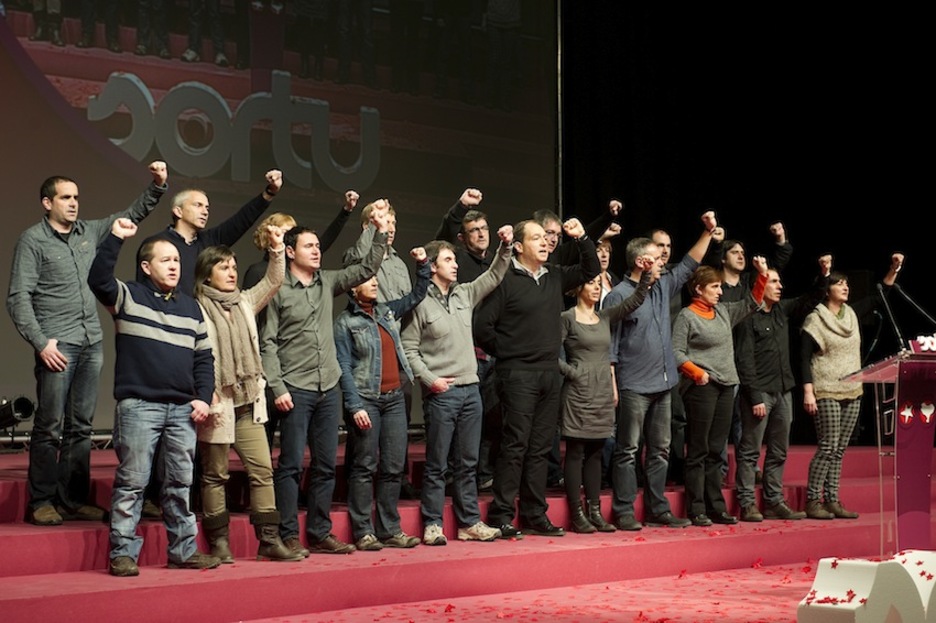 Sortuko zuzendaritza berria, Eusko Gudariak kantatzen. (Idoia ZABALETA/ARGAZKI PRESS)