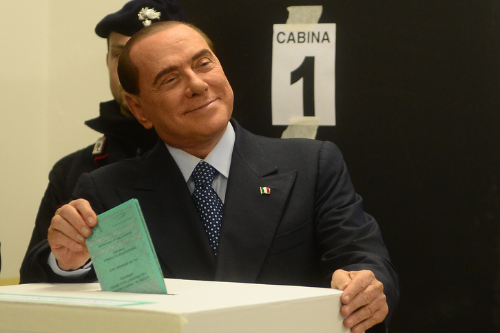 Berlusconi ha votado a primera hora del domingo. (Olivier MORIN / AFP) 