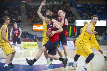 Baskoniak garaipenaren bidea berreskuratu du. (Raul BOGAJO / ARGAZKI PRESS)