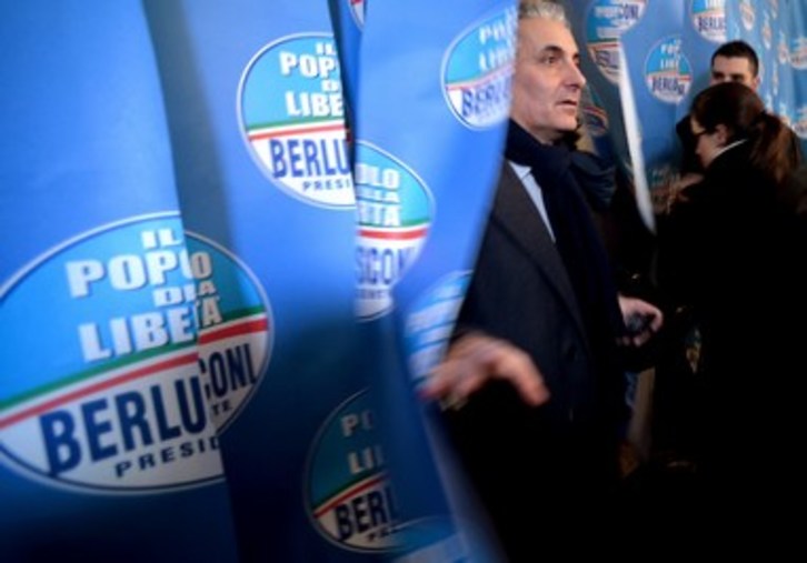 La formación de Berlusconi conseguiría mayor número de escaños en el Senado. (Filippo MONTEFORTE/AFP)