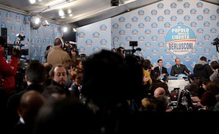 Angelino Algano comparece ante los medios tras conocerse los resultados. (Filippo MONTEFORTE/AFP)