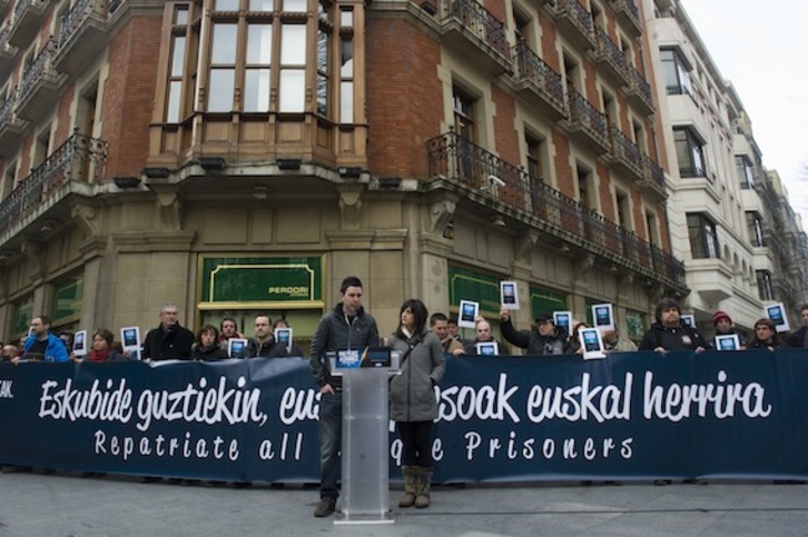 Beñat Zarrabeitia e Irune Agirre han estado arropados por numerosos agentes políticos, sociales y sindicales. (Monika DEL VALLE/ARGAZKI PRESS))