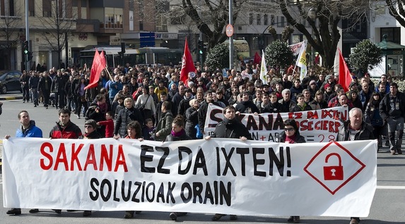 Eguerdian Iruñean egin duten manifestazioaren burua. (Idoia ZABALETA/ARGAZKI PRESS)