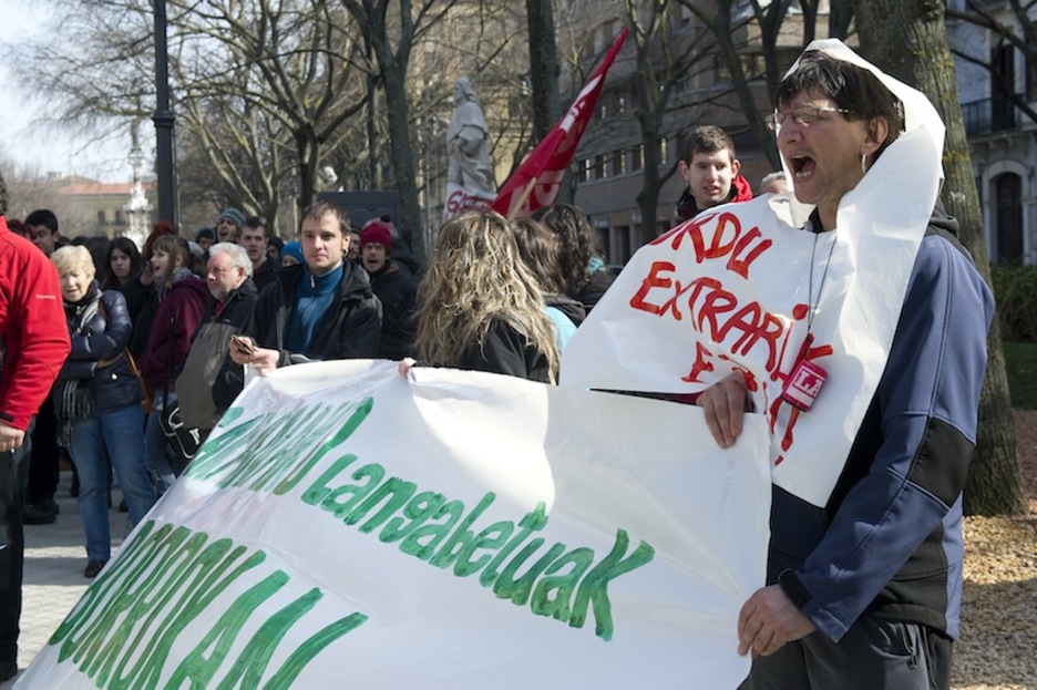 Era guztietako protestak ikusi dira Iruñean. (Idoia ZABALETA/ARGAZKI PRESS) Era guztietako protestak ikusi dira Iruñean. (Idoia ZABALETA/ARGAZKI PRESS)