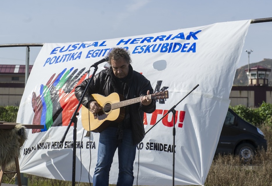 La concentración ha concluido con la actuación de Anje Duhalde. (Jagoba MANTEROLA/ARGAZKI PRESS) La concentración ha concluido con la actuación de Anje Duhalde. (Jagoba MANTEROLA/ARGAZKI PRESS)