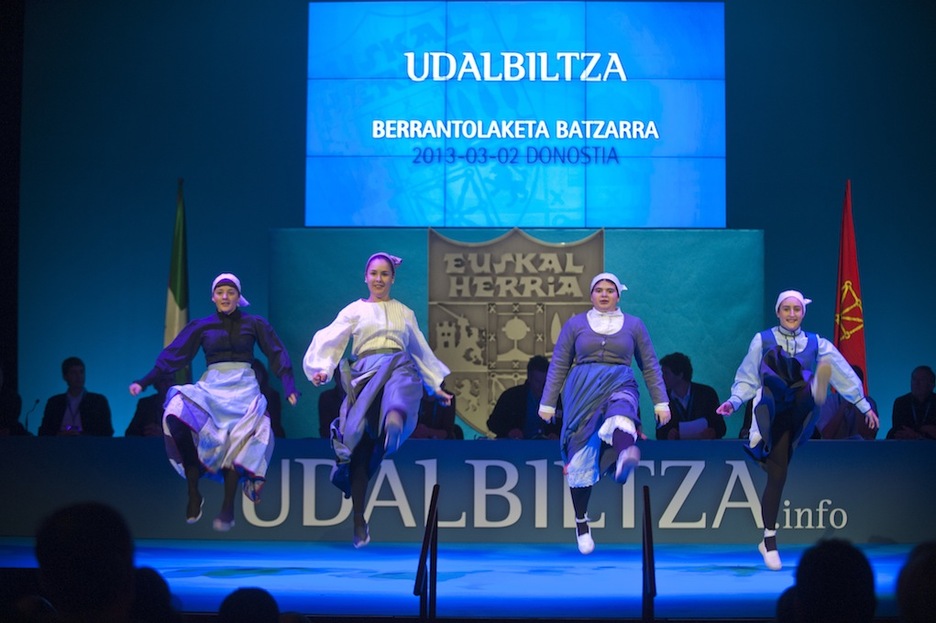 Dantzarien aktuazioa. (Jon URBE/ARGAZKI PRESS)