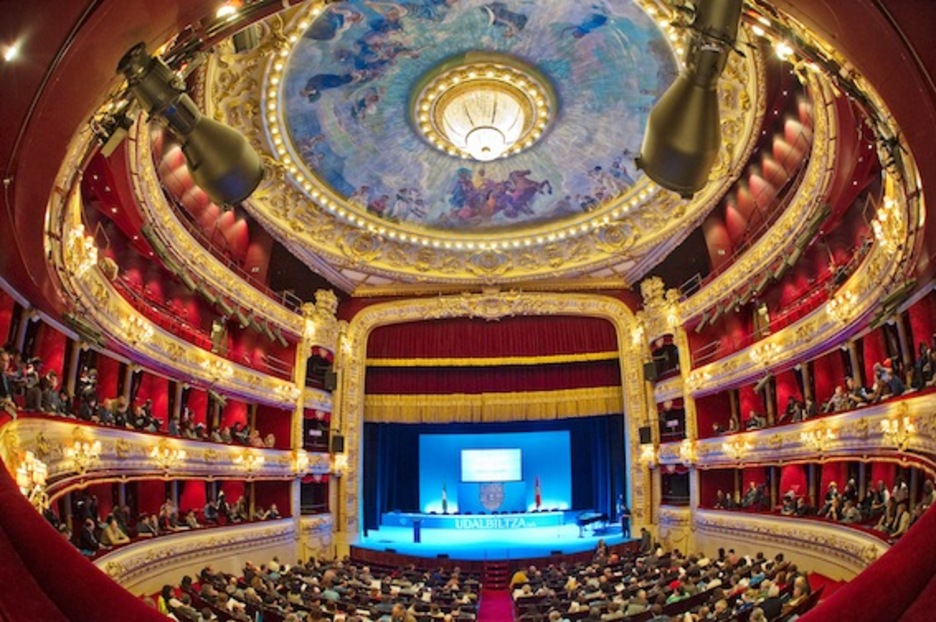 Victoria Eugenia antzokian egin da batzarra. (Jon URBE/ARGAZKI PRESS)