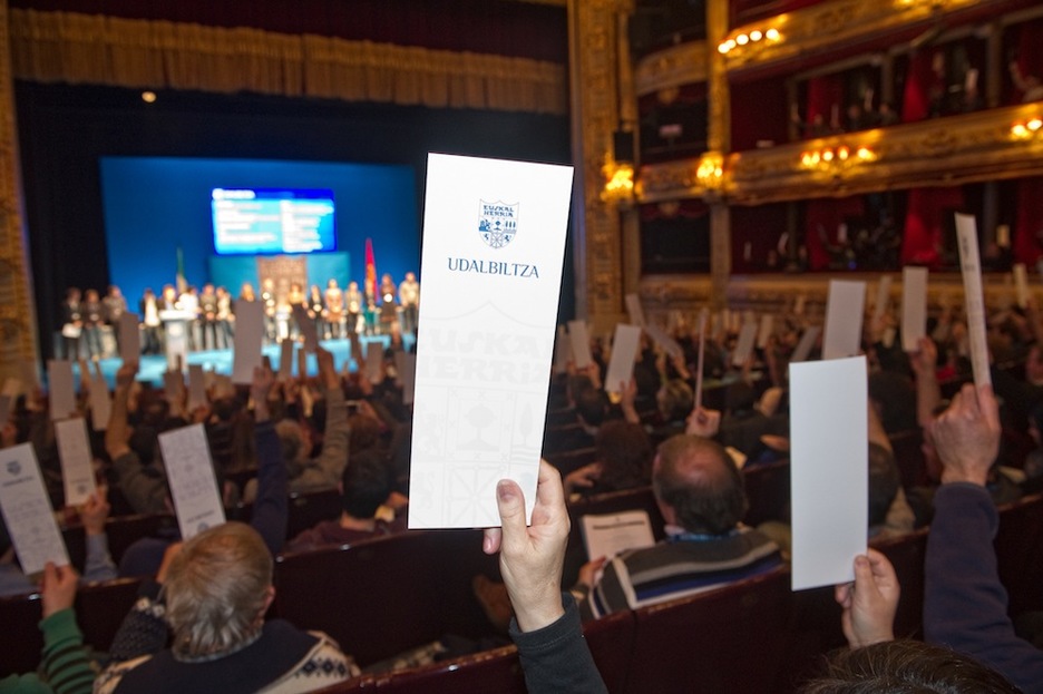 Botoa emateko unea. (Jon URBE/ARGAZKI PRESS)